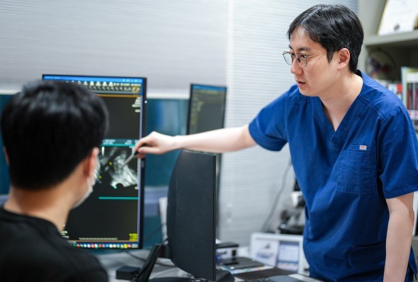 Urologist explaining ultrasound images to a patient