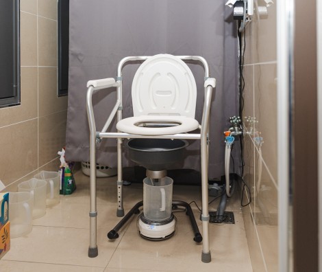 Uroflowmetry chair and urine flow measurement equipment