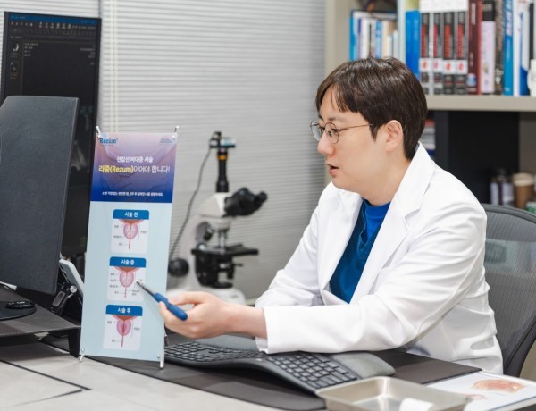 Urologist using a diagram to explain a treatment to a patient